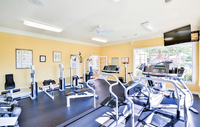 A high energy fitness center for residents at Turnberry Isle Apartments in Dallas, TX offers 1,2 and 3 Bedroom Apartment Homes.