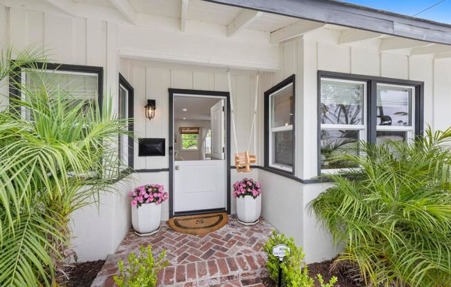 Charming 3 Bedroom, 2 Bath Craftsman Home in Clairemont