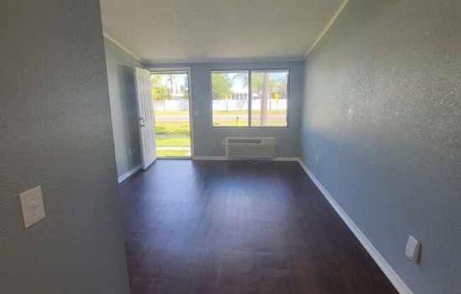 Studio, 1 bath, 288 sqft, $995, Unit 405