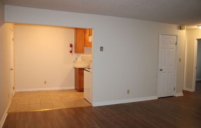 2 beds, 1 bath, $2,100, Unit 4