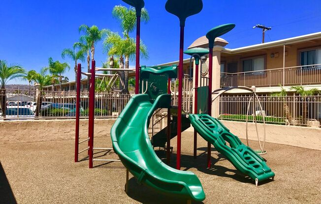 2 beds, 1 bath, 700 sqft, $2,128, Unit 545-1001