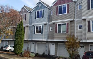 Great 2 Bedroom - 2 and 1/2 bathroom Townhome with a single car attached garage- Beaverton