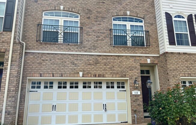 Great 3 Bedroom 2.2 Bath Townhome in Hunton Park Available NOW!