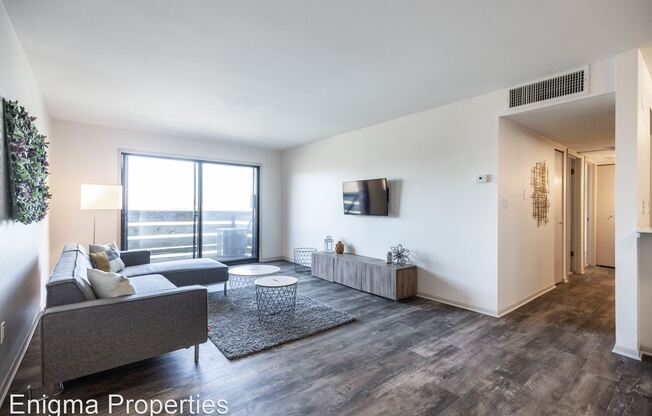1751 S 115th Court