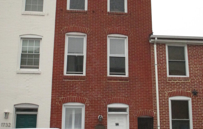 Federal Hill Renovated 2BR/2BA Townhome - Parking for 2!