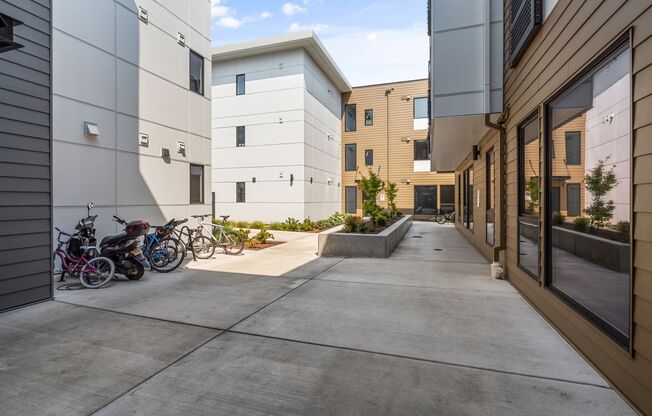 Studio, 1 bath, 323 sqft, $1,156, Unit 202