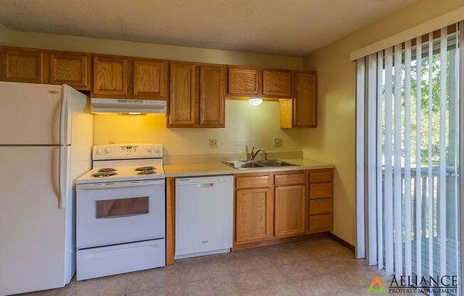 2 beds, 1.5 baths, 1,050 sqft, $880, Unit 02