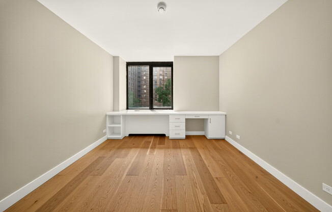 1 bed, 2.5 baths, 740 sqft, $5,800, Unit 4H