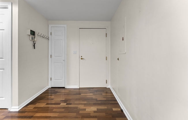 3 beds, 2 baths, 1,430 sqft, $7,600, Unit 1501