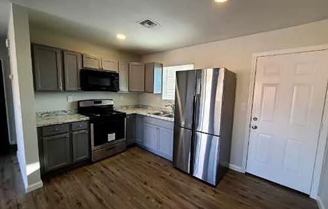 2 beds, 1 bath, 850 sqft, $1,175