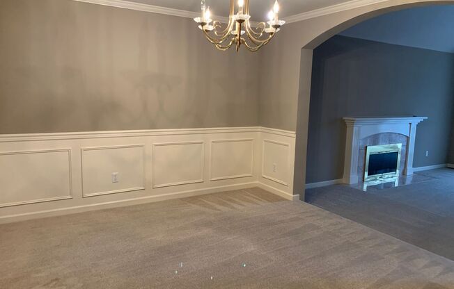 Sammamish 4 bedroom/2.5 bath Beautiful Traditional home 4200.00 **800.00 rent credit***