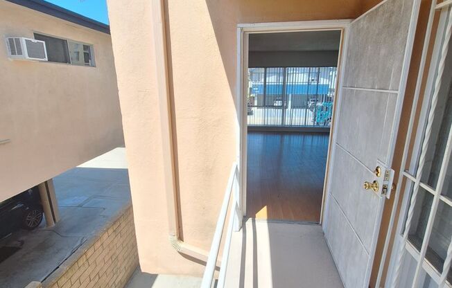 428 S SHERBOURNE DR