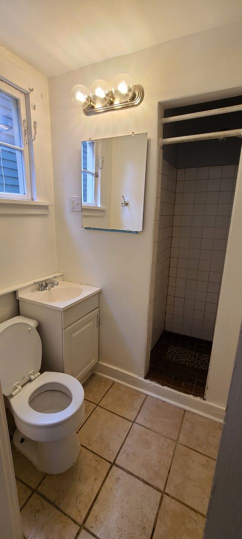 Studio, 1 bath, 411 sqft, $1,450, Unit 3