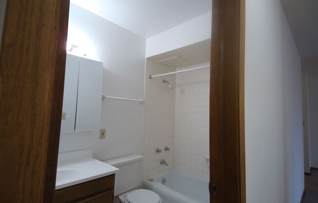2 beds, 1 bath, 850 sqft, $1,400, Unit 204