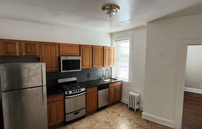 Walk to NYC Train/Restaurants, Heat/HW, Pre-War Charm - Montclair