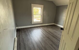 2 beds, 1 bath, $875, Unit 121 West Indiana Avenue- 1/2