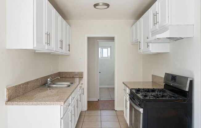1 bed, 1 bath, 614 sqft, $1,595, Unit 14