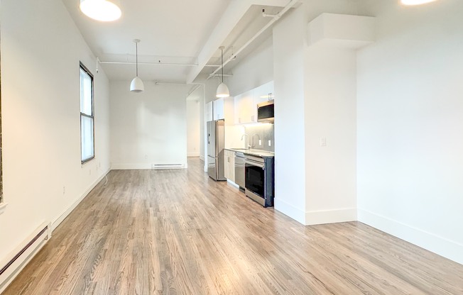 3 beds, 1 bath, $8,000, Unit 4K