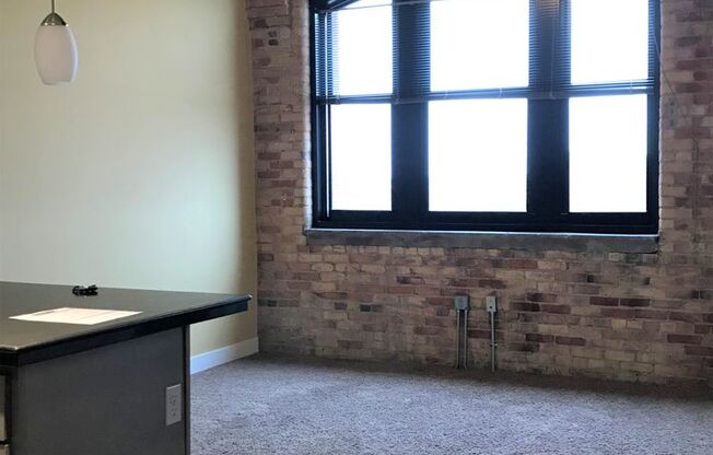 1 bed, 1 bath, 697 sqft, $1,010, Unit 405