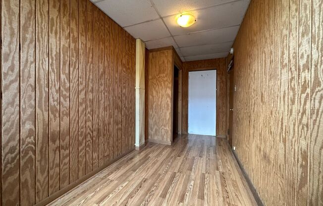 Cozy Two Bedroom Apartment! Great Oakland Location! Call Today!