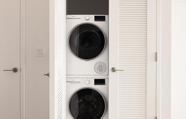Studio, 1 bath, $4,500, Unit 2005