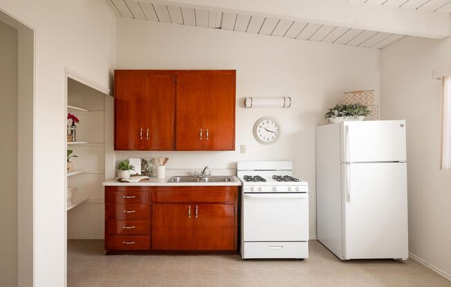 Studio, 1 bath, 600 sqft, $1,875, Unit 64.5