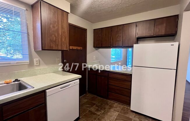 2 beds, 1 bath, $1,795, Unit 5273