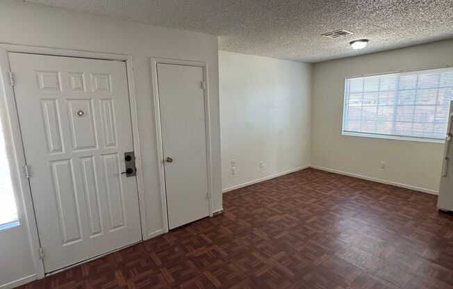 2 beds, 1 bath, $1,200, Unit 2100 Stewart Ave #C