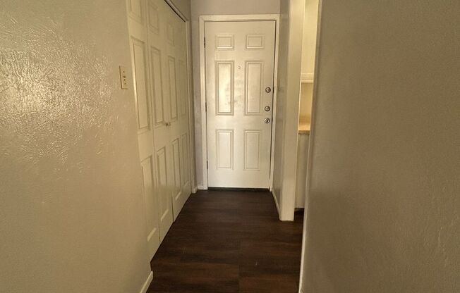 2 beds, 1 bath, $1,275, Unit Apt B