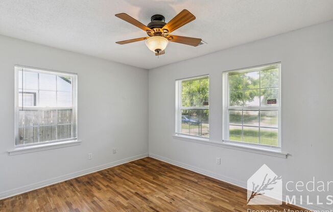 3 beds, 1 bath, $1,100