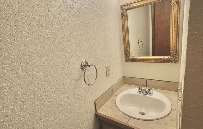 2 beds, 1 bath, 850 sqft, $850, Unit 7B