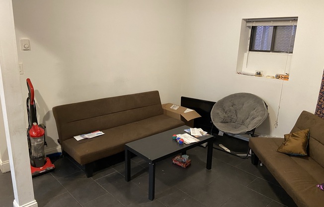 4 beds, 1 bath, $6,600, Unit 1