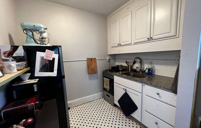 Studio, 1 bath, 300 sqft, $1,435, Unit Unit 415