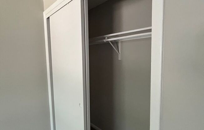 2 beds, 1 bath, 1,187 sqft, $999