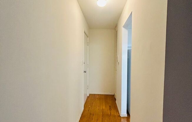 1 bed, 1 bath, 575 sqft, $1,695, Unit 402