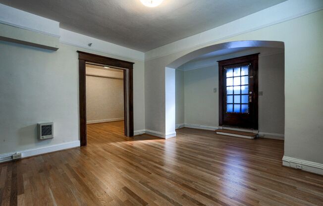 1 bed, 1 bath, 860 sqft, $1,700, Unit 01