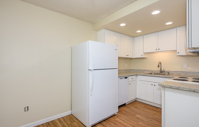 2 beds, 1 bath, 800 sqft, $2,250, Unit 107