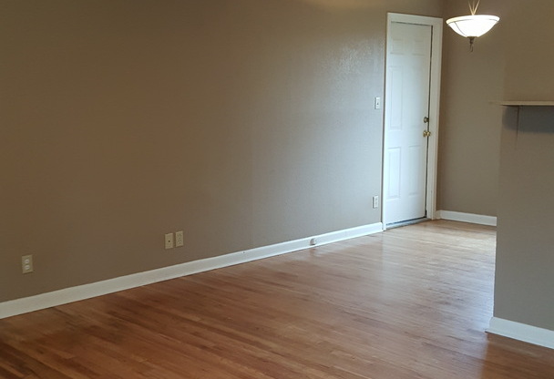 2 beds, 1 bath, $995