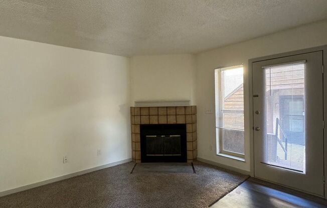1919 HENDERSON AVE