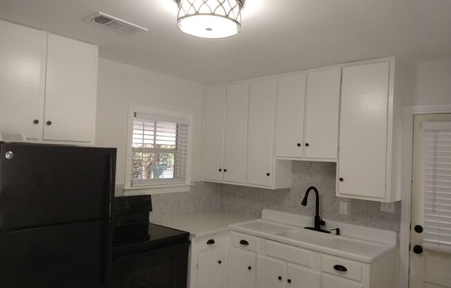Great 2 bed 1 bath home located in Southeast Seminole Heights