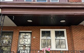 Newly Renovated 3 Bed/1 Bath Row Home