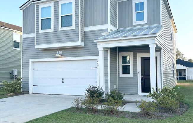 BEAUTIFUL 4 bedroom / 2.5 bath home located in Socastee!