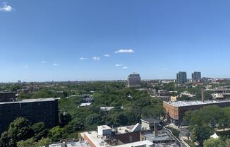 2150 N Lincoln Park W
