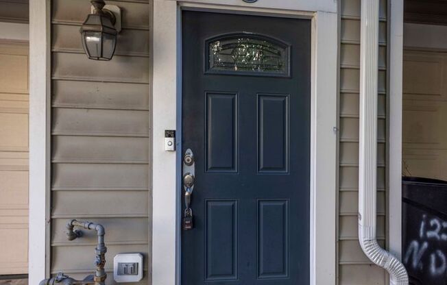 Charming 2Bed/2Bath w/ Den in Butchers Hill - Garage Parking!