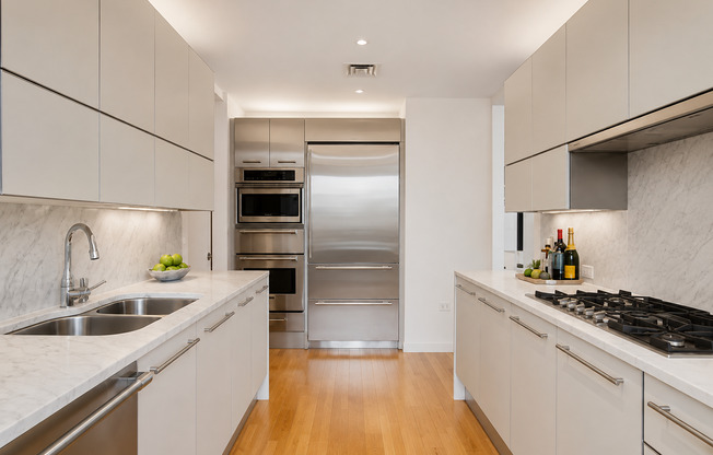 310 E 53 ST
