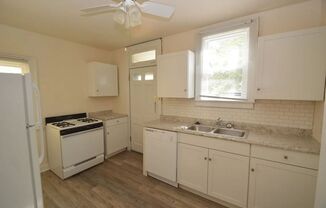 3 beds, 1 bath, 2,368 sqft, $1,650, Unit 2968