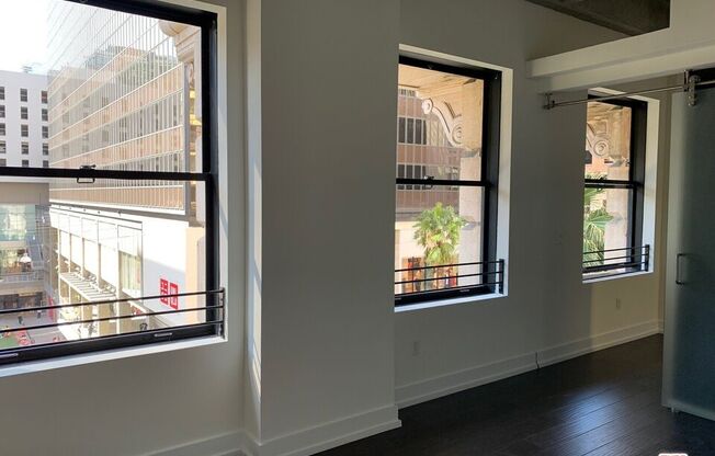 1 bed, 1 bath, 1,036 sqft, $3,149, Unit 512