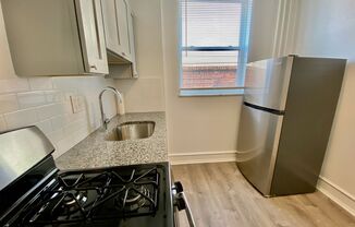 Studio, 1 bath, $1,100, Unit 2nd fl