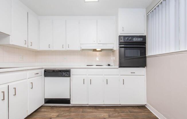 1 bed, 1 bath, 700 sqft, $1,139