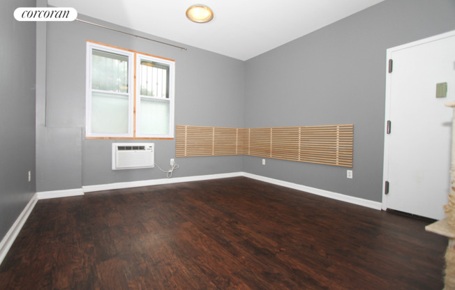 895 MYRTLE AVE
